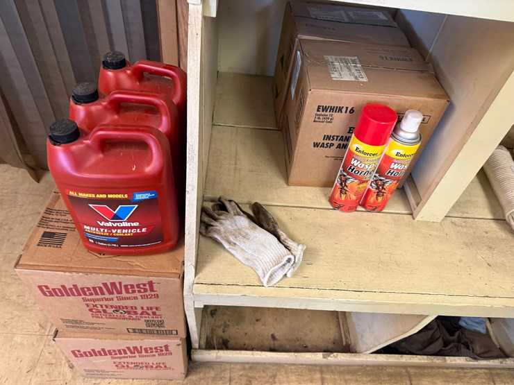 wall-section-(14)-boxes-of-nitrile-gloves,-(200+)-pairs-g-grip-gloves,-blakc-dot-gloves,-flame-resistant,-anit-seize,-&-related-image-16