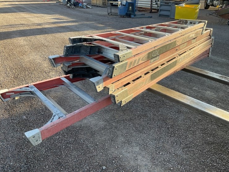 (4)-fiberglass-step-ladders-image-7