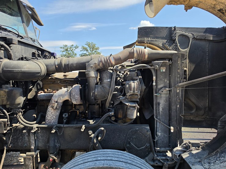 1992-peterbilt-379-image-32