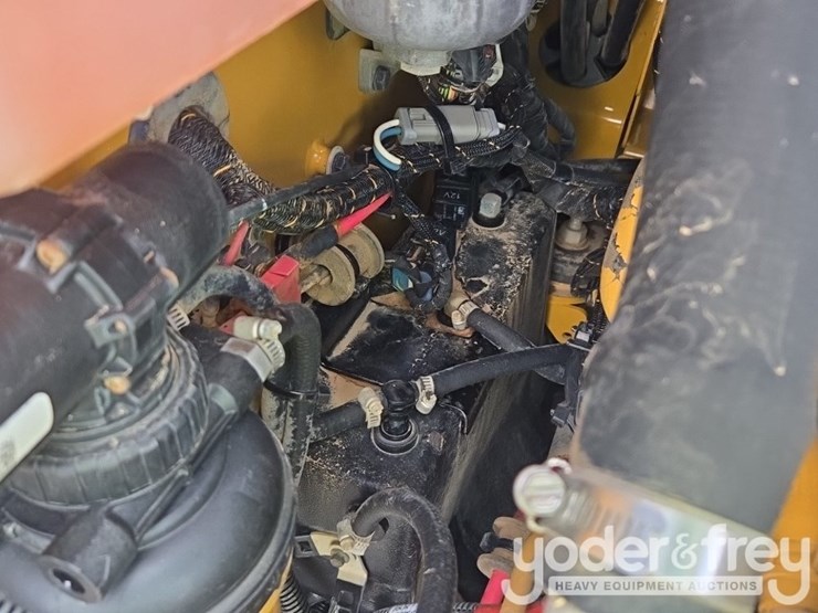2023-caterpillar-259d3-image-31