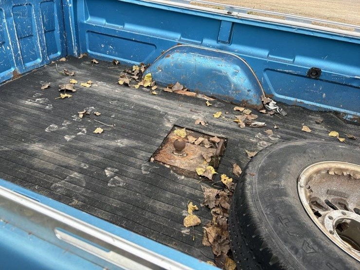 1992-chevrolet-3500-image-3