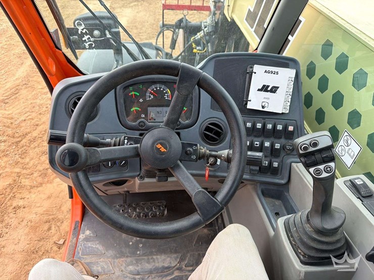 2023-jlg-ag925-8,000lbs-rough-terrain-telehandler-image-40