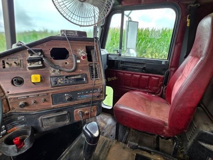 1999-freightliner-fld112-image-10