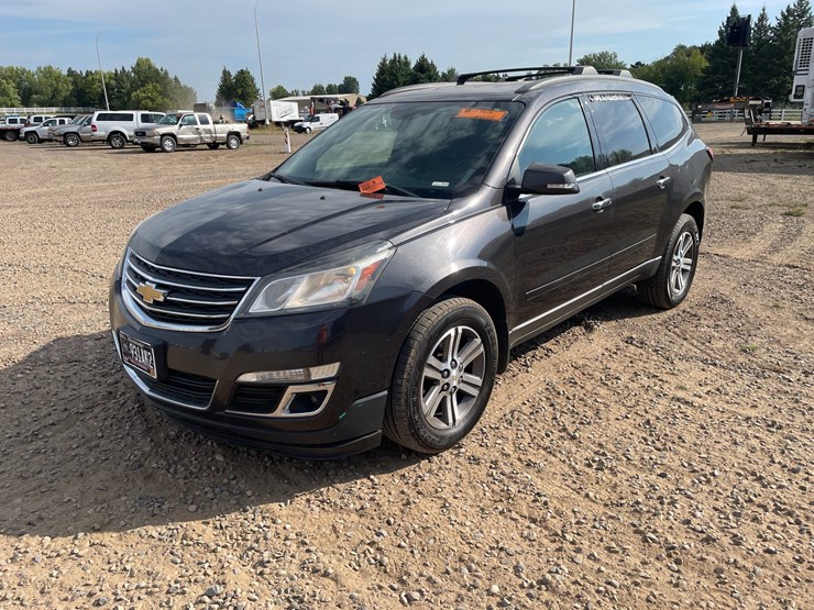 2016-chevrolet-traverse-image-1