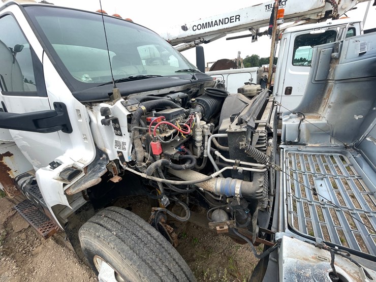 #1466-•-2003-chevrolet-c7500-fuel-and-lube-truck-(has-wy-title)-image-44