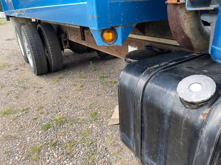 #1451-•-1979-international-f2275-grain-truck-(has-mn-title)-image-9