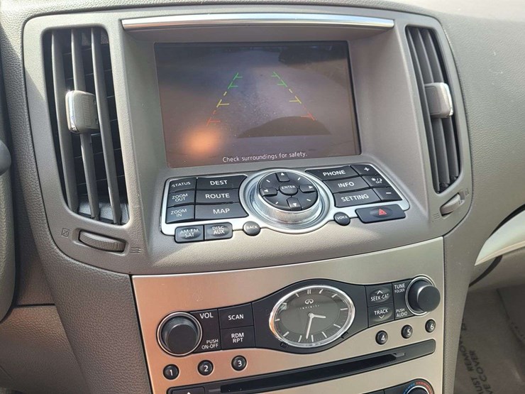 2015-infiniti-q40-sedan-4d-image-17