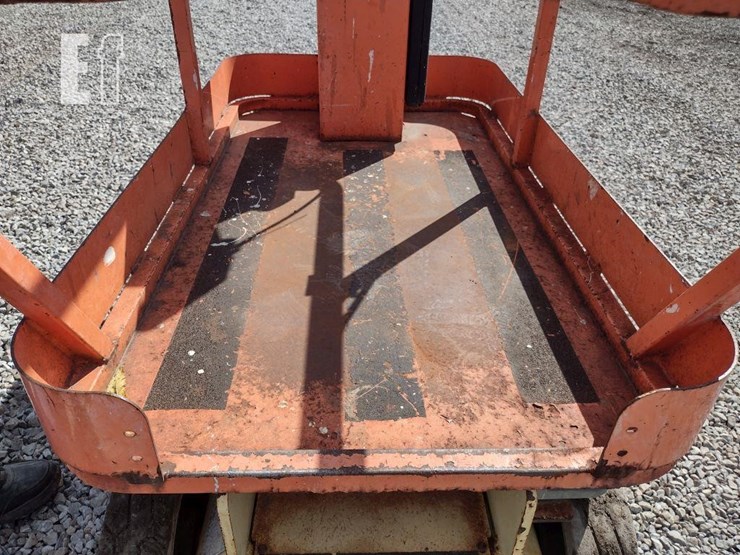 2011-jlg-1230es-image-24