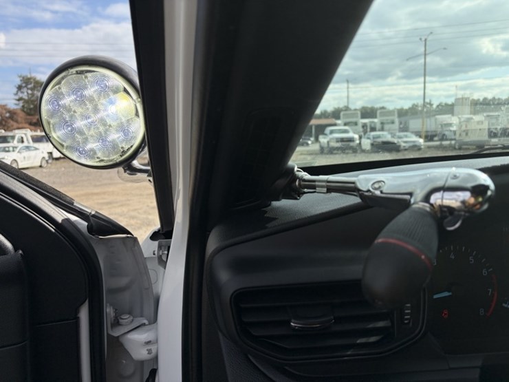 2020-ford-explorer-image-27
