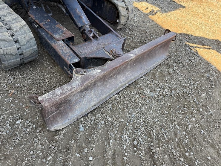 2016-deere-35g-image-10