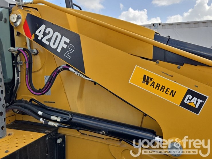 2019-caterpillar-420f2-image-25