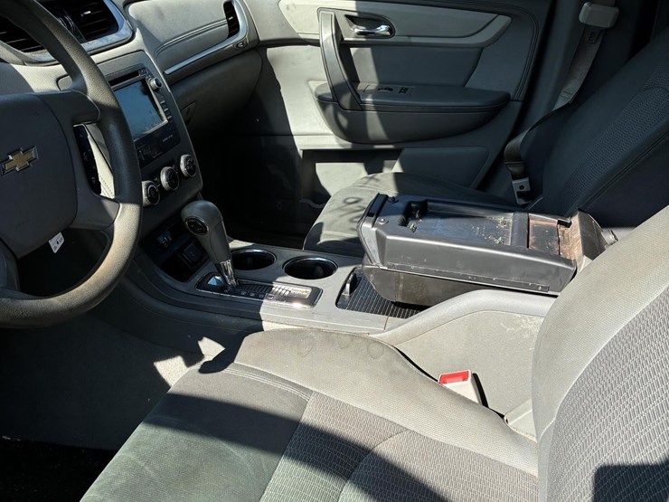 2016-chevrolet-traverse-ls-image-6