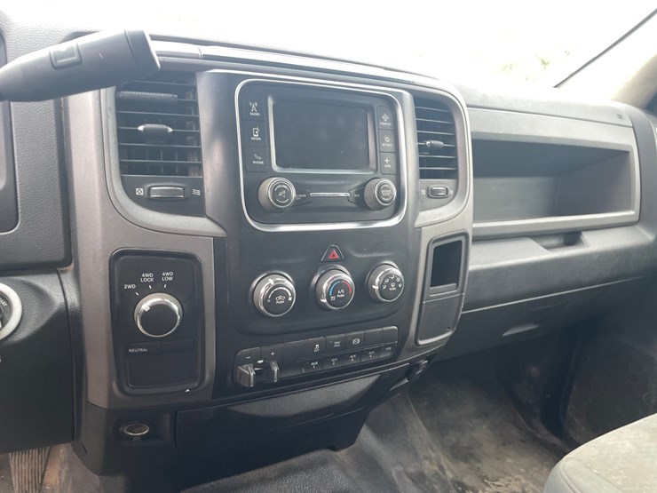 #1469-•-2015-ram-4500-service-truck-(has-mn-title)-image-37