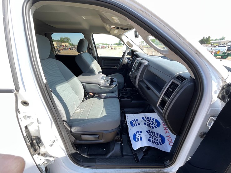 #1485-•-2016-ram-5500-flatbed-truck-(has-mn-salvage-title)-image-39