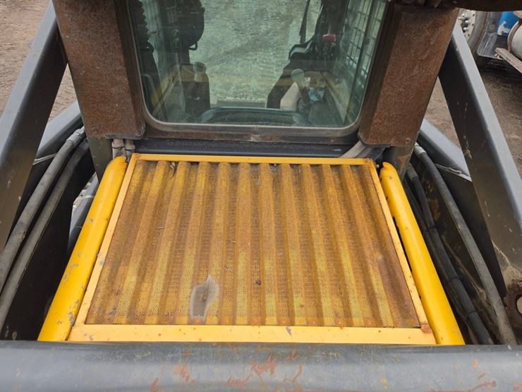 new-holland-c175-image-25