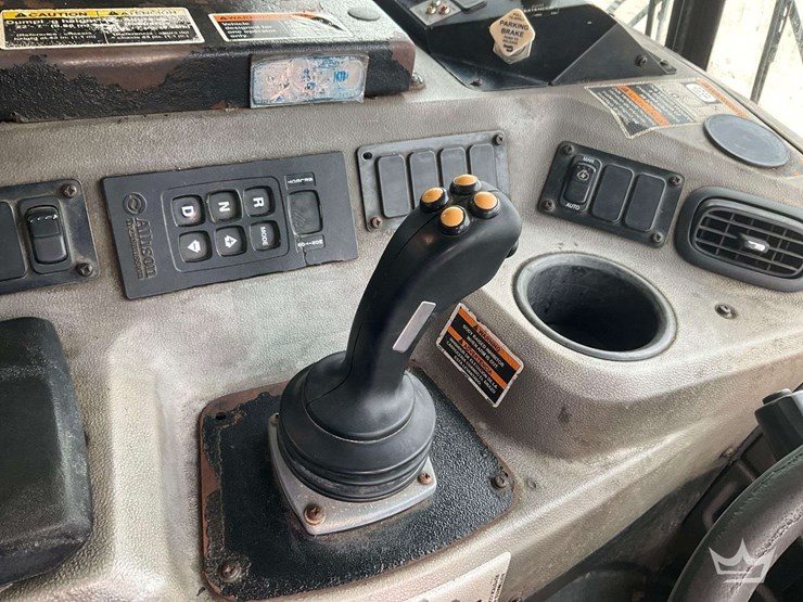 2019-peterbilt-520-image-10