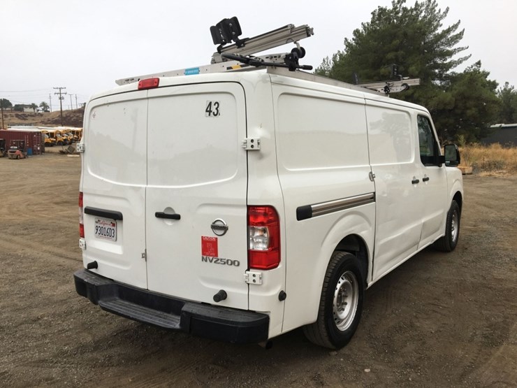 2021-nissan-nv2500-image-3