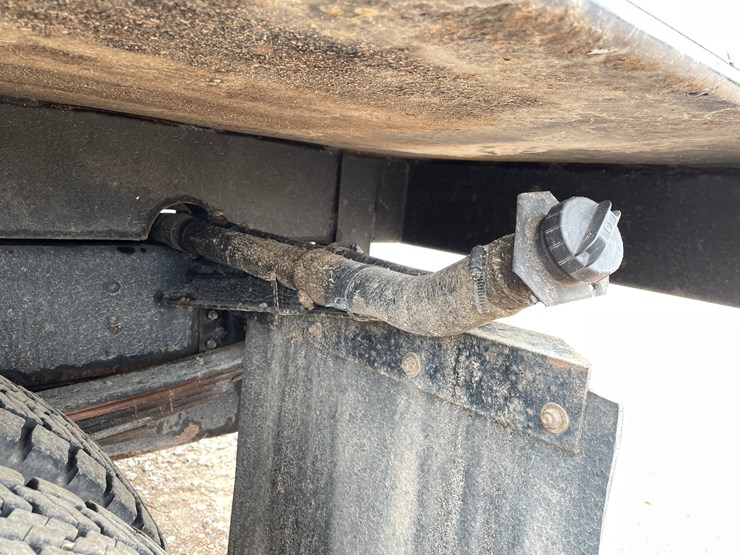 #1459-•-2005-chevrolet-5500-chipper-truck-(has-mn-title)-image-15