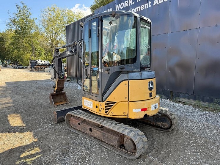 2005-deere-35d-image-2