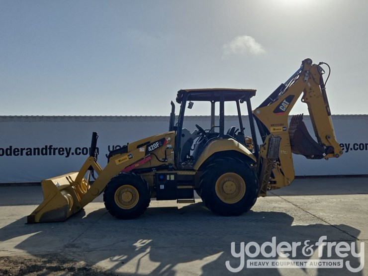 2019-caterpillar-420f2-image-2