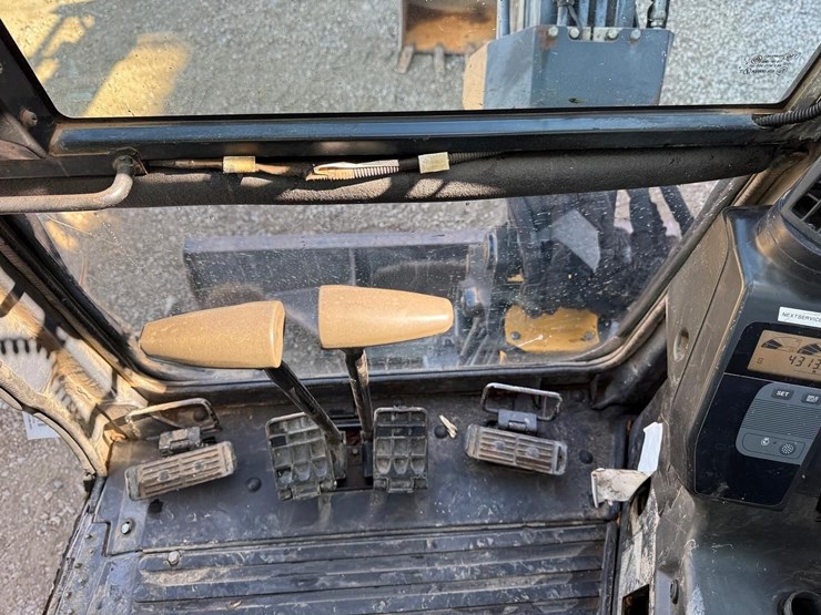 2005-deere-35d-image-19