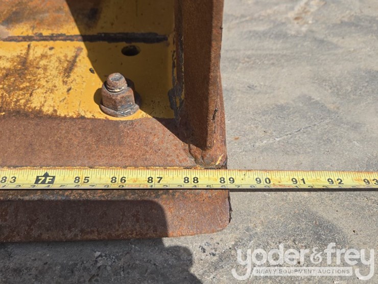 2019-caterpillar-420f2-image-15