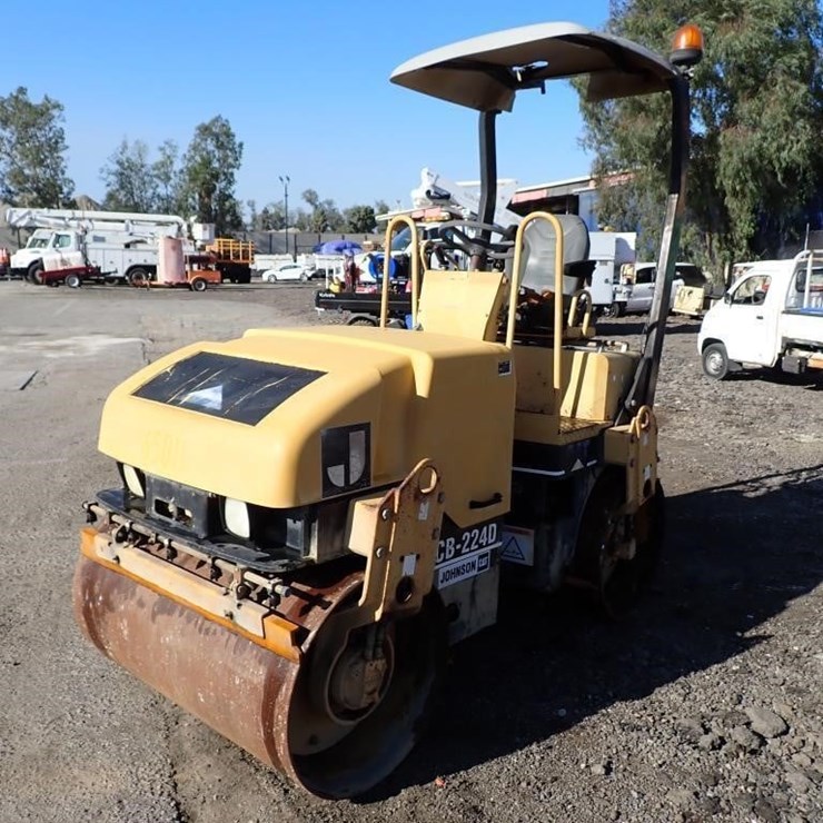 2002 CATERPILLAR CB-224D