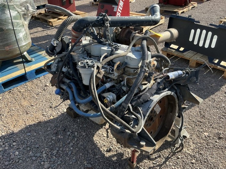 5.9l-6cyl-24-valve-cummins-diesel-engine-image-3