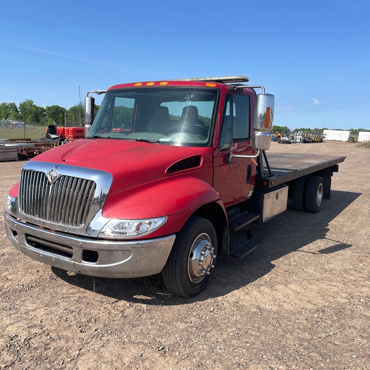 #1486 • 2005 International Flatbed Truck (Has MN Title)