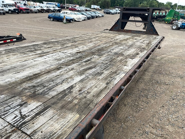 #1349-•-2014-pj-gooseneck-trailer-(has-mn-title)-image-13