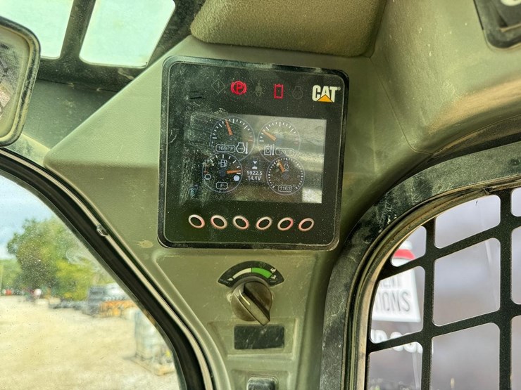 2017-caterpillar-259d-image-25