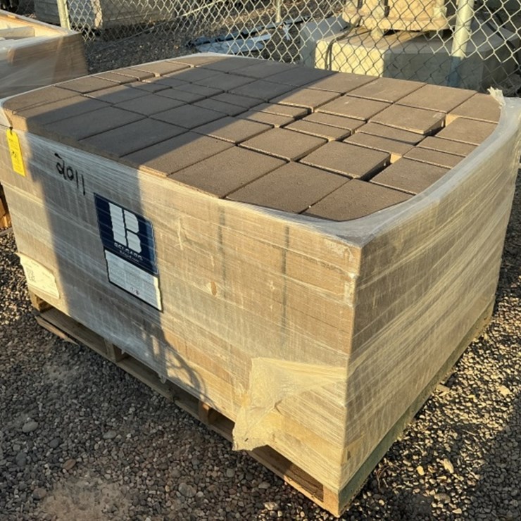 PALLET OF STONE PAVERS