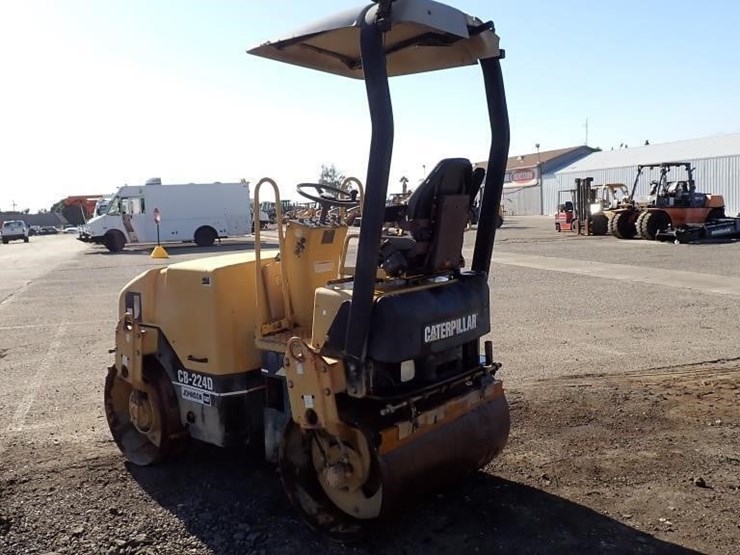 2002-caterpillar-cb-224d-image-4