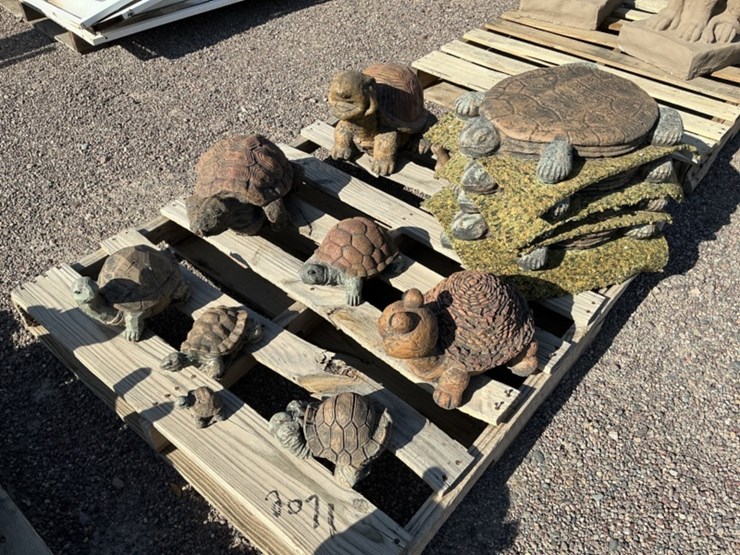 pallet-of-concrete-turtle-statues-&-stepping-image-1