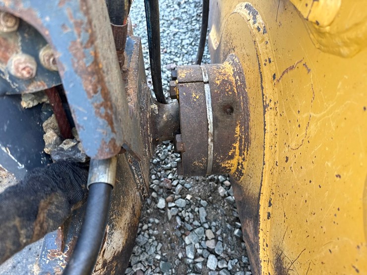 2014-deere-750k-lgp-image-14
