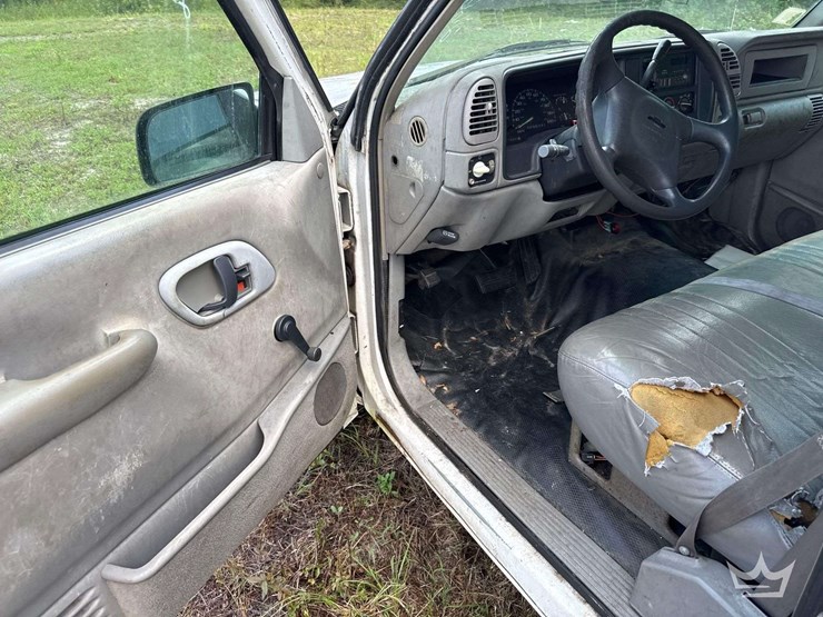 2000-chevrolet-3500-image-10