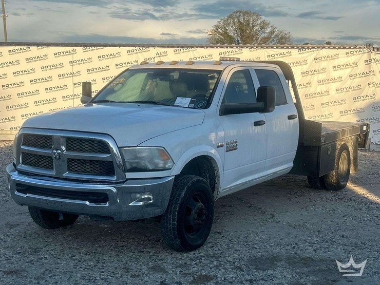 2017-dodge-3500-image-1