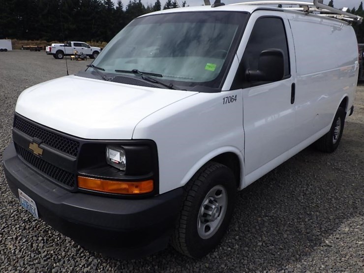 2017-utility-van-image-1