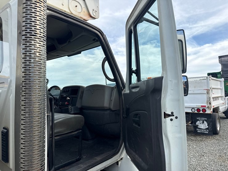 2008-international-durastar-4300-image-66