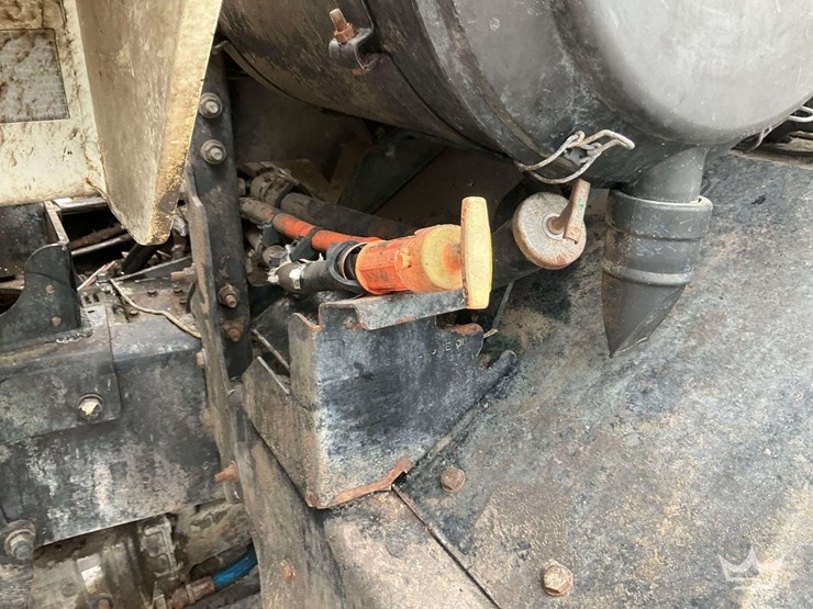 2019-peterbilt-520-image-32