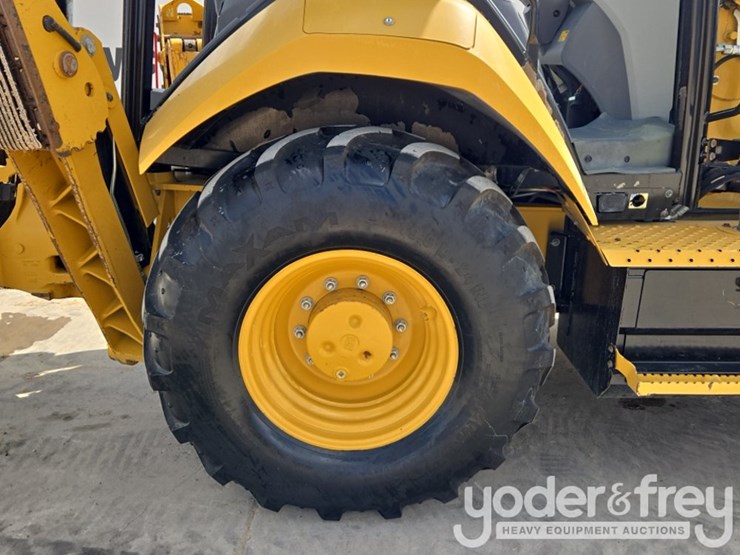 2019-caterpillar-420f2-image-12