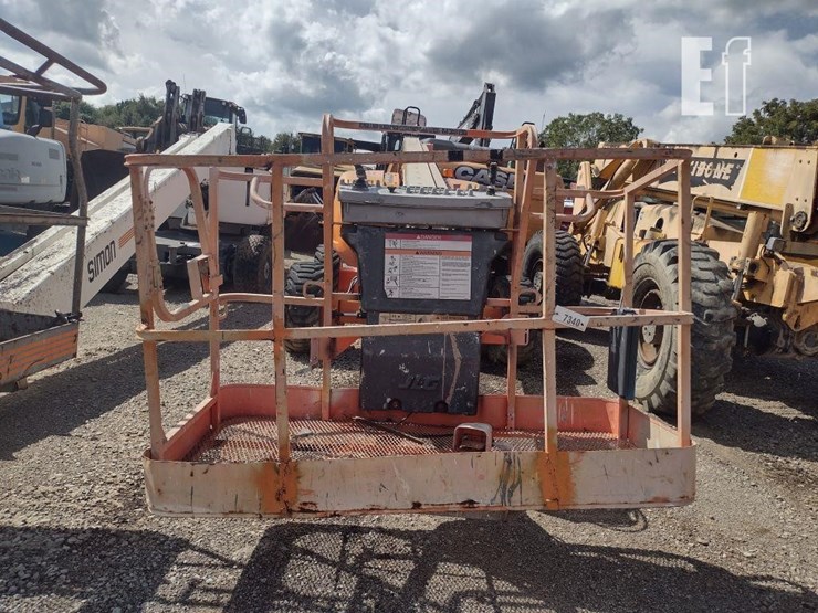 2005-jlg-600a-image-19