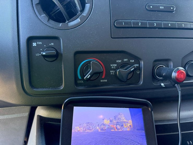 2014-ford-e350-image-21