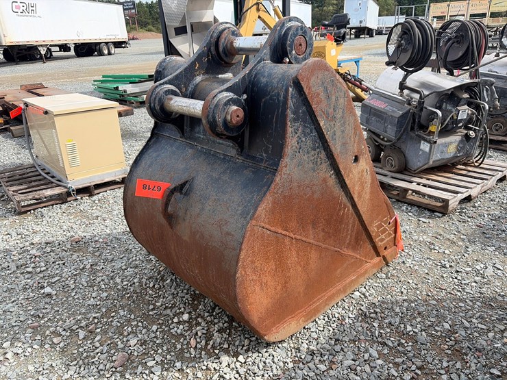 #6718-•-approx.-43"-excavator-bucket-image-3