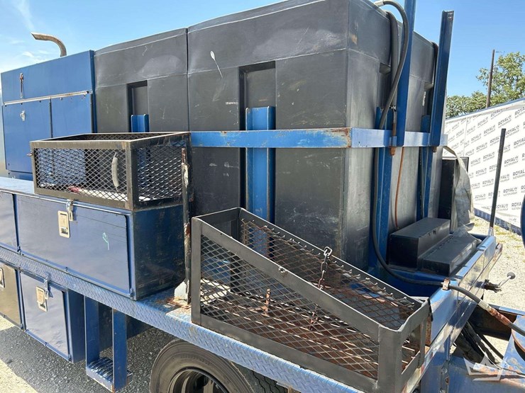 2008-isuzu-nrr-image-21