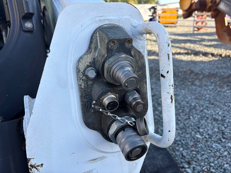2019-bobcat-t595-image-35