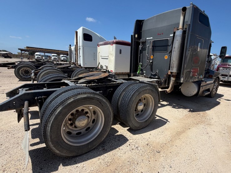 kenworth-t600-image-5