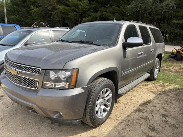 2012-chevrolet-suburban-image-1