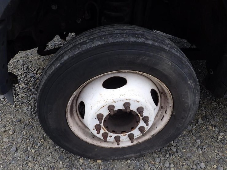 2016-ford-550-image-11