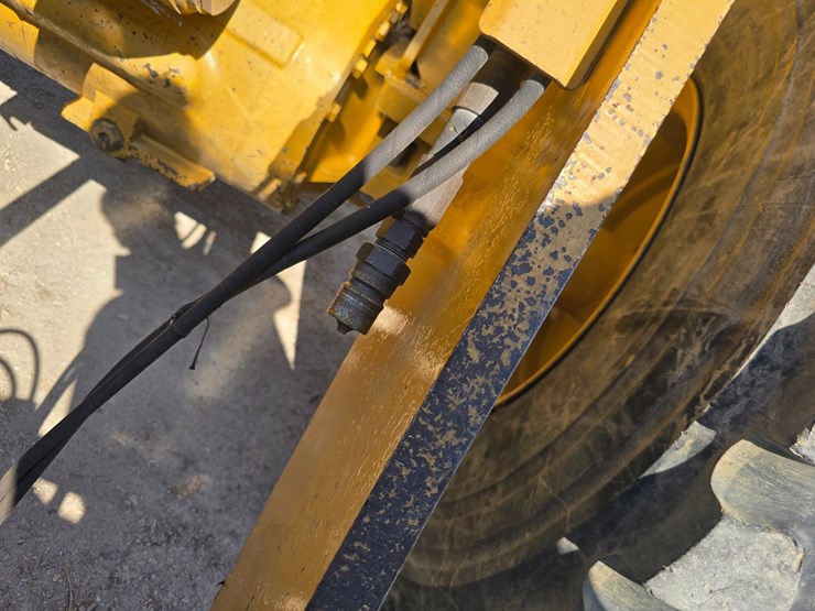 2016-caterpillar-930m-image-26